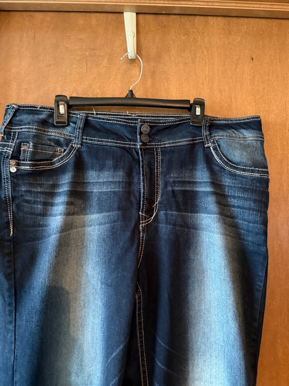 NWOT Wallflower Dark Wash Bootcut Jeans with Faded Front - Picture 2 of 10